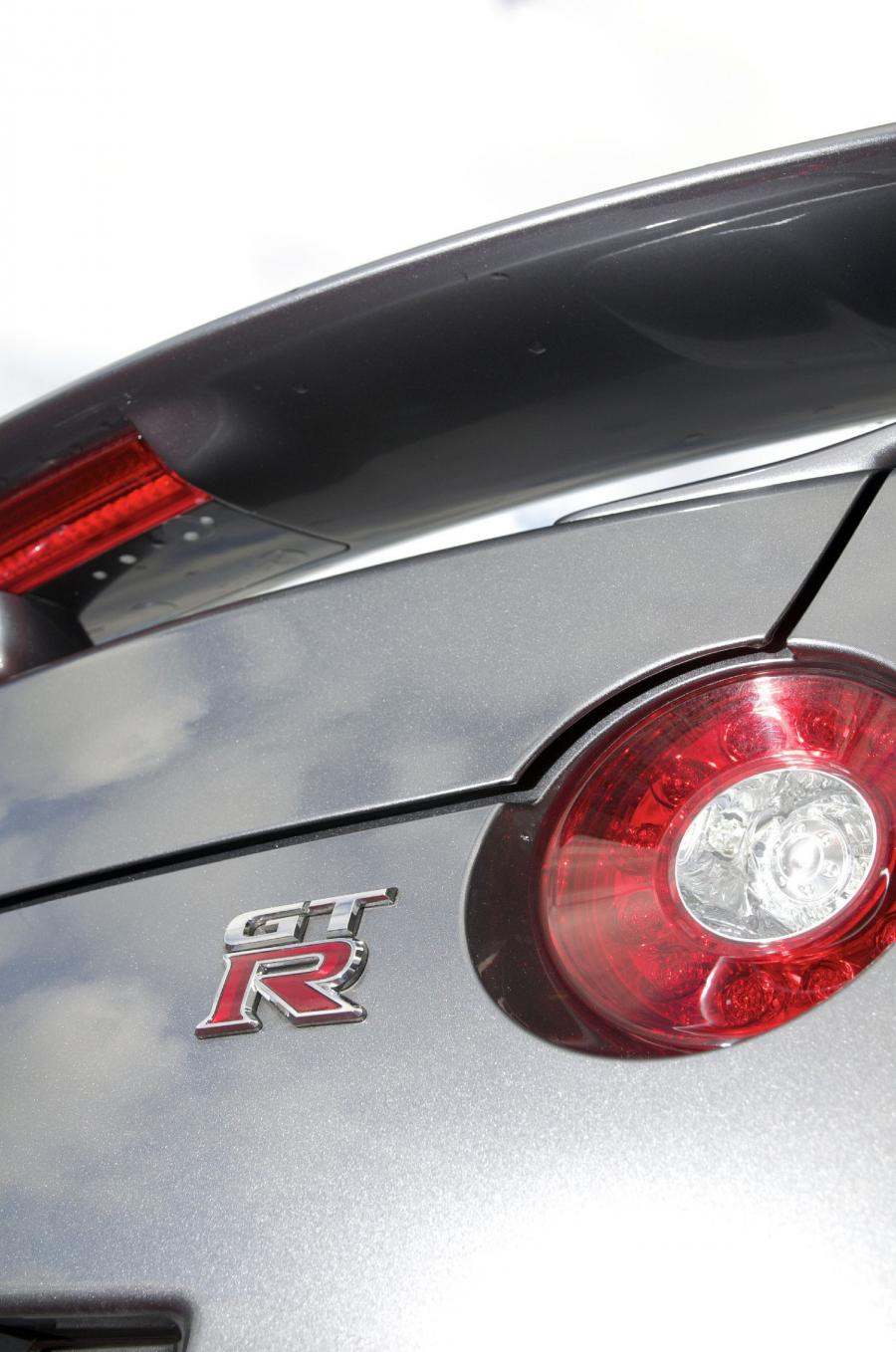  Nissan GT-R 2013 года  (EU) (фото 29 из 69)